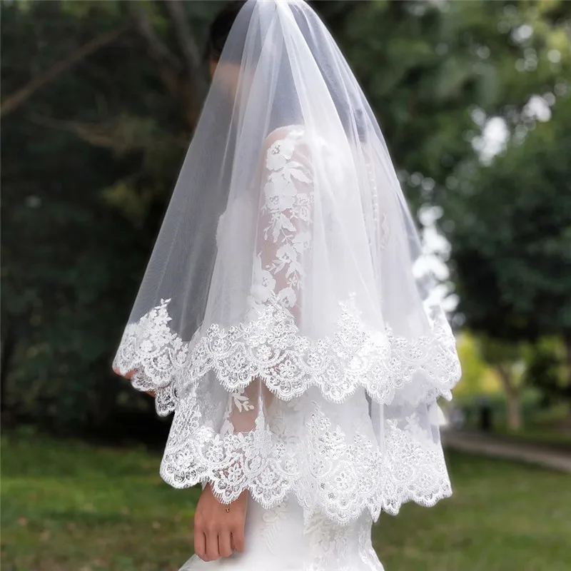 2019 New Arrival Women Bridal Veils 2 Layers Sequins Bead Lace Edge Short Wedding Veils with Comb 2 Layers 2019 New Arrival Women Bridal Veils 2 Layers Sequins Bead Lace Edge Short Wedding Veils with Comb 2 Layers