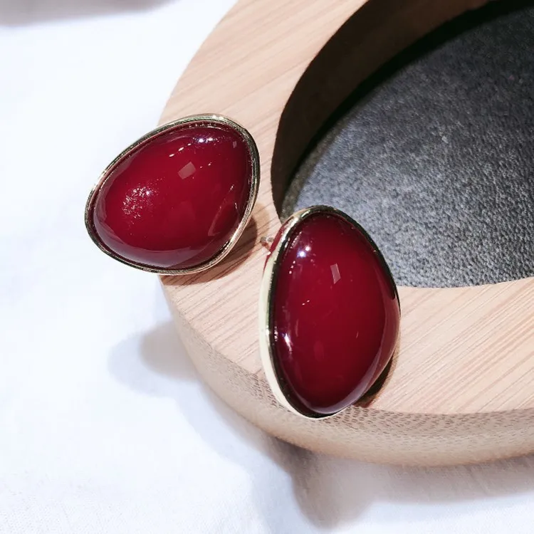 

Vintage Red Stud Earrings Elegant Resin Geometric Earrings Fashion Jewelry Women Accessories Statement Girl Gift