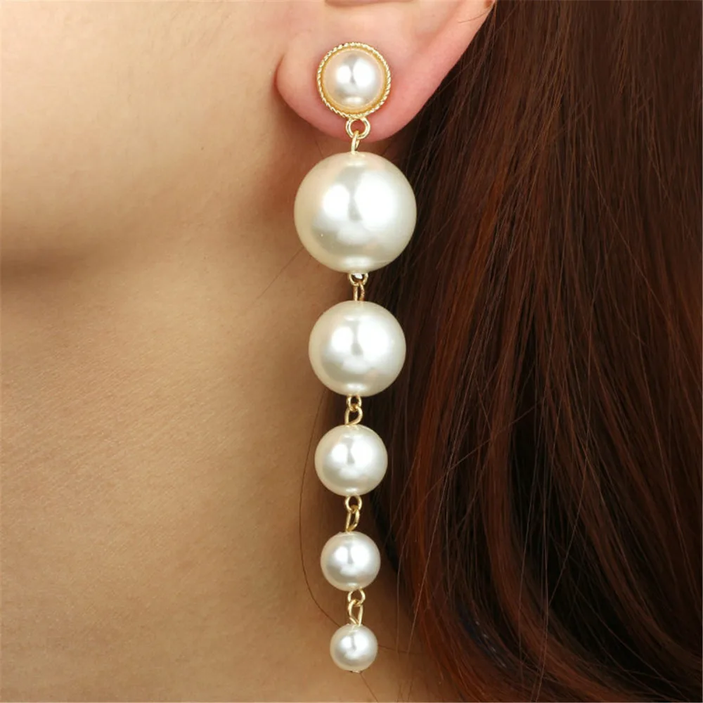 длинные серьги с жемчугом бижутерия. серьги длинные жемчужные. серьги длинные висячие с жемчугом. серьги висюльки с жемчугом. серьги с жемчугом длинные висячие.