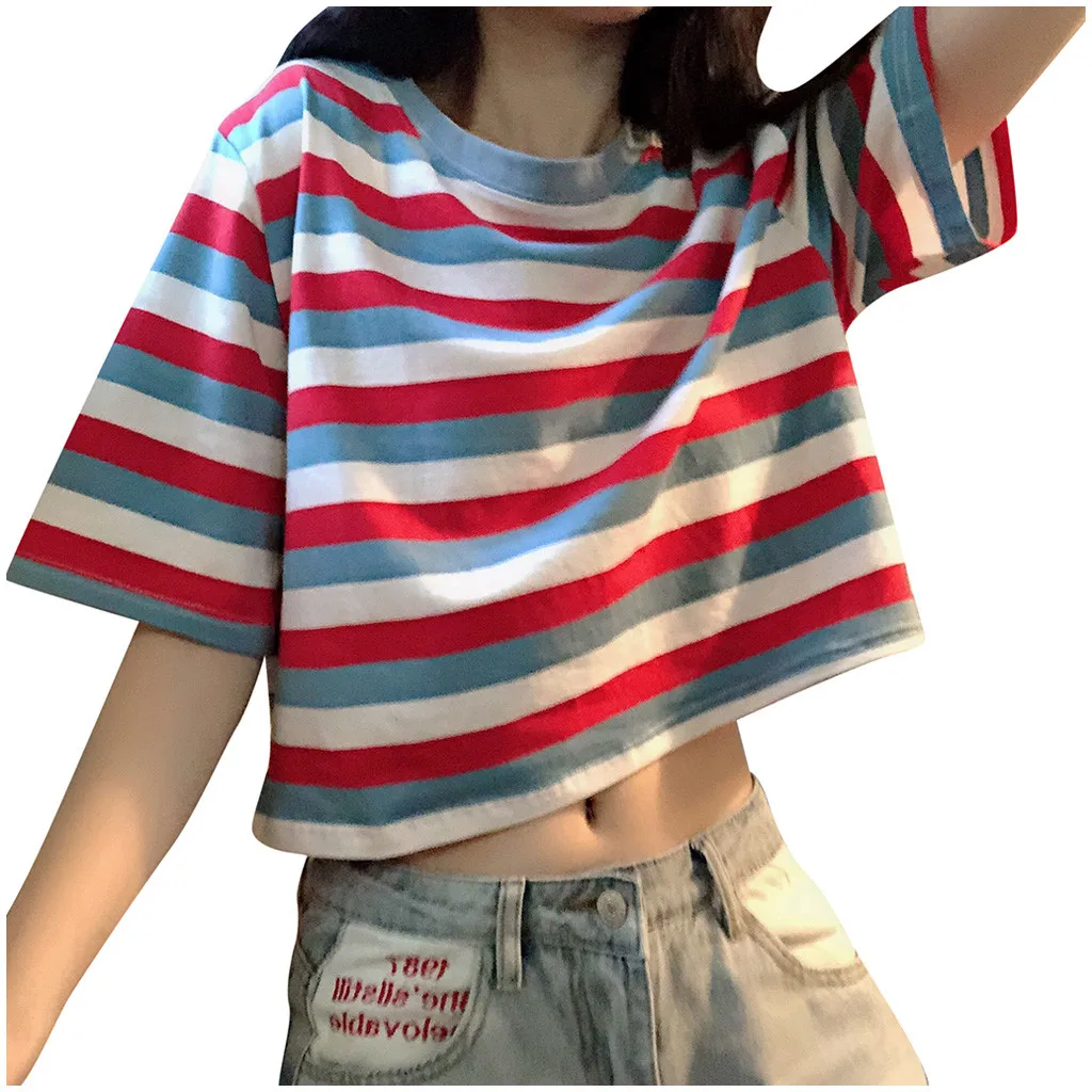 Женская футболка в радужную полоску с круглым вырезом и коротким
