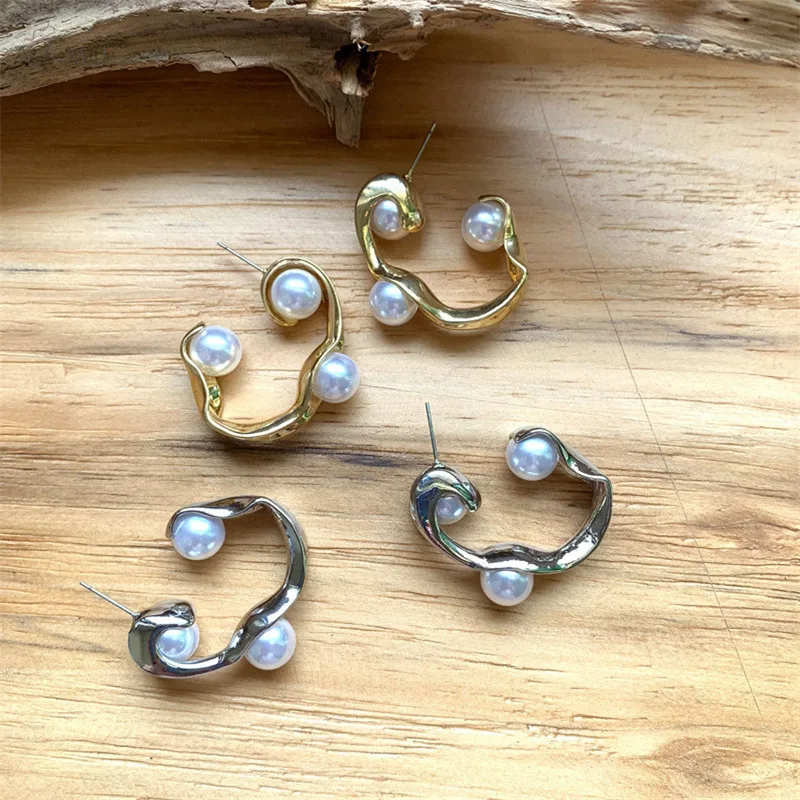 

AOMU Hyperbole Personality Metallic Gold Silver Irregular Geometric Pearl Twisted Stud Earrings for Women Gifts Party Jewelry