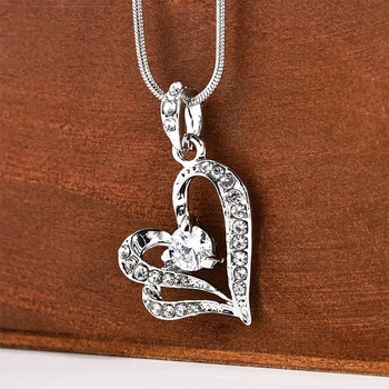

Fashion Simple Hollow Out Heart-shaped Pendant Necklace Charming Women's Wedding CZ Clavicle Chain Lady Party Jewelry Girl Gifts