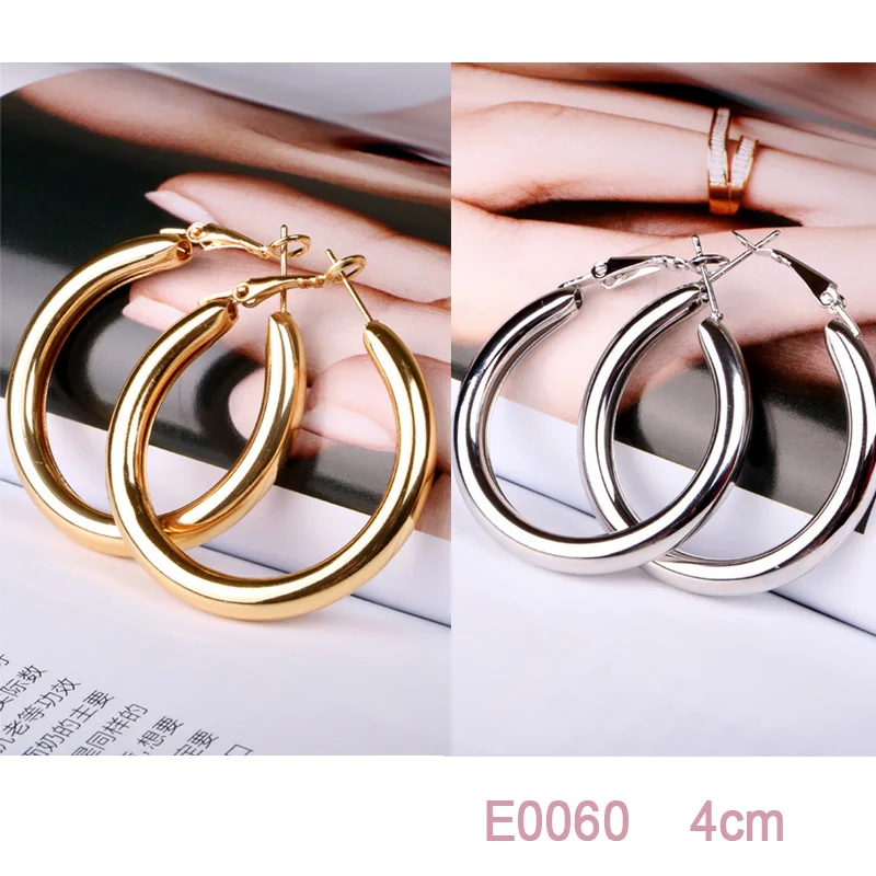 Большие круглые серьги-кольца для женщин золотистого и серебристого цвета сохраняют в течение длительного времени высококачественные металлические модные ювелирные изделия