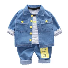 Детская одежда для мальчиков милое джинсовое пальто с длинными рукавами и отворотами+ футболка детская одежда+ штаны, 3 предмета