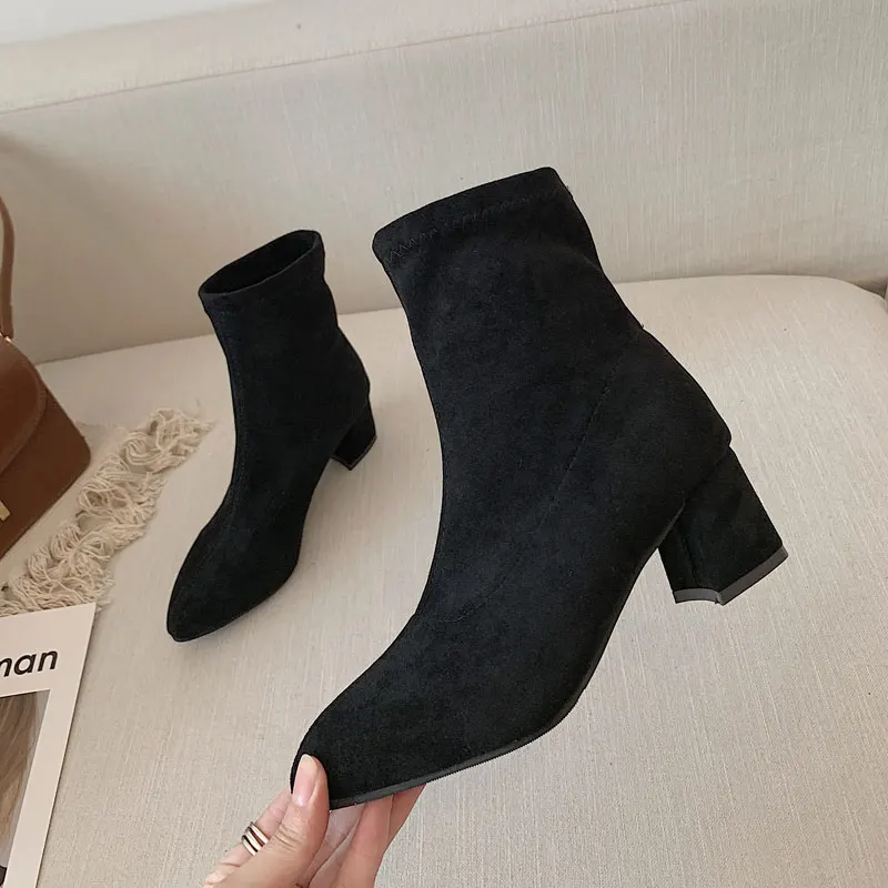 Зимние ботинки; женские ботинки на не сужающемся книзу массивном каблуке; женские ботинки с острым носком; женские сабо на шнуровке; женские Ботинки Martin на платформе; роскошные дизайнерские ботинки
