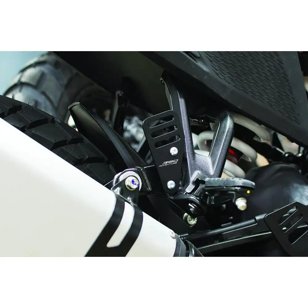 

Motorcycle LUGGAGE STRAP PLATE SET Guard Heel Protective Cover Passenger Foot Pedal Side FOR 390 ADVENTURE 390ADV 2019 2020 2021