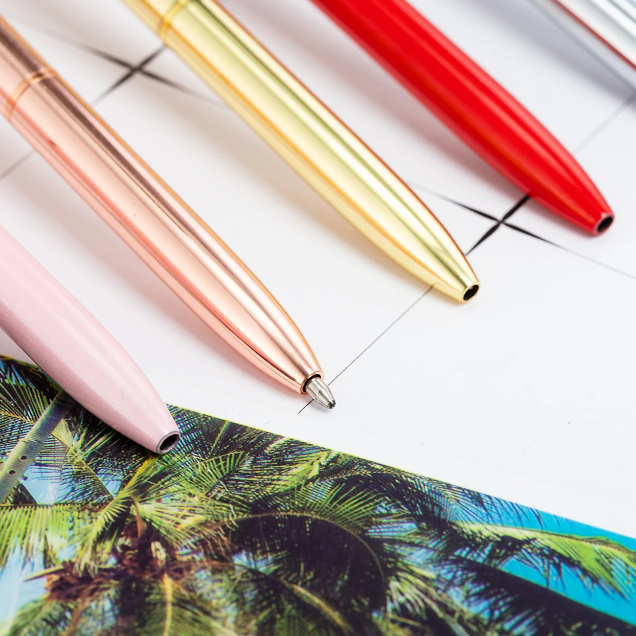 Рисунок 3 - шариковые ручки с кристаллами