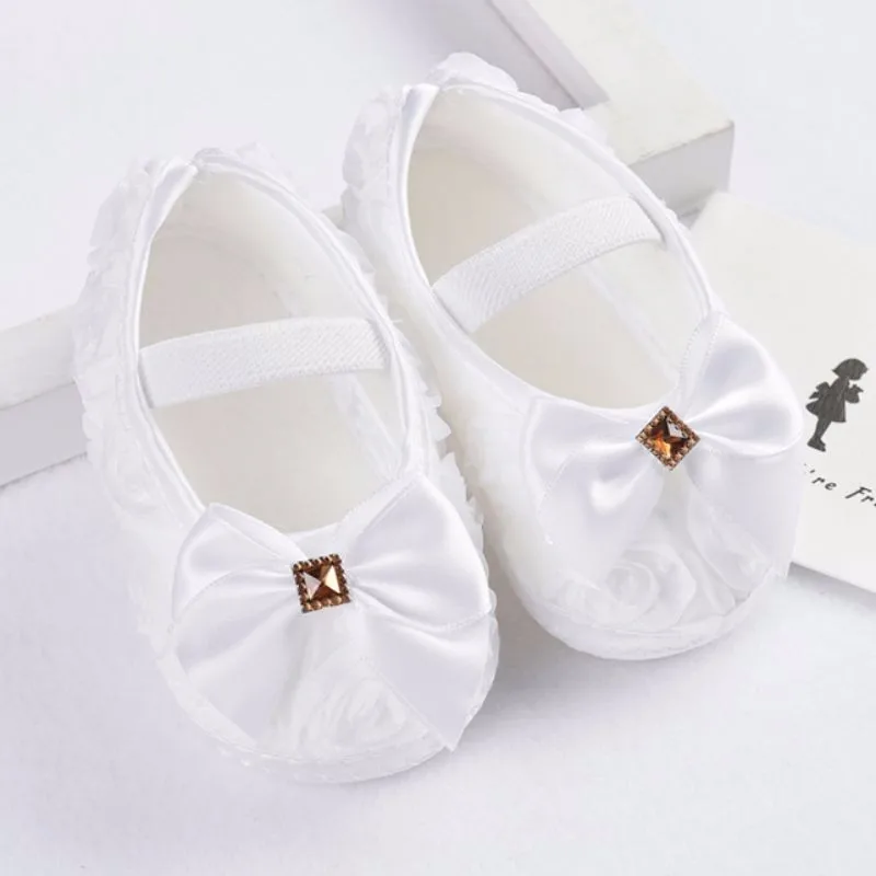 Для маленьких девочек; обувь для малышей; обувь для новорожденных; обувь принцессы с розовыми цветами и бантом; обувь на мягкой подошве для новорожденных