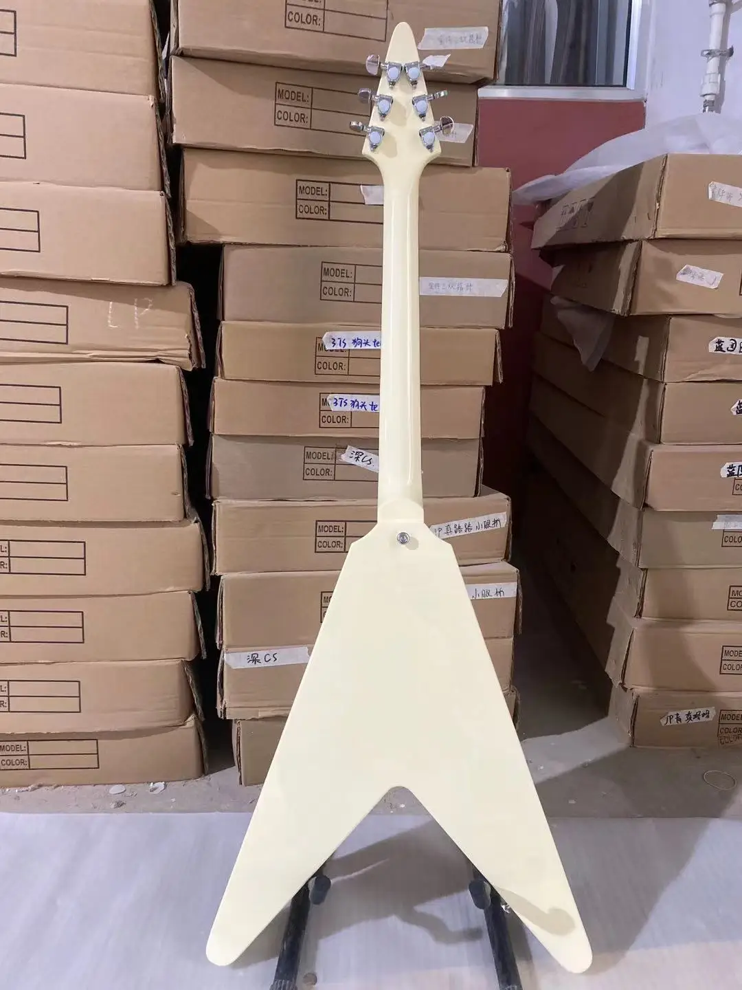 Fly-V Electric Guitar Cream Yellow Color Mahogany Body Rosewood Fingerboard High Quality Guitarar Free Shipping