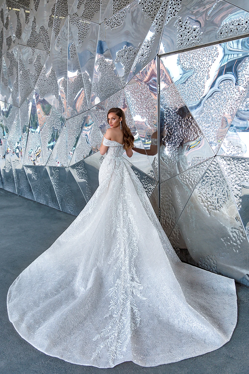 Irina Bridals с открытыми плечами Кружевная аппликация блестящая Русалка Съемная юбка свадебное платье