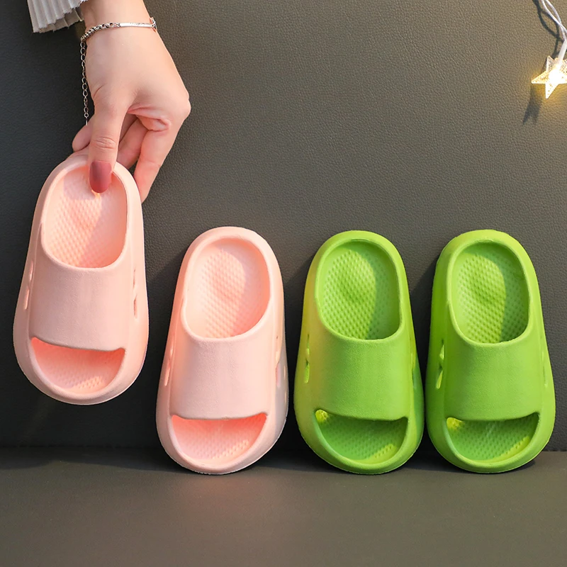 Children's Slippers Boys' Autumn and Winter Indoor Home Children's Home Bathroom Girls' Bath Non Slip Soft Bottom Baby Sandals girls leather shoes