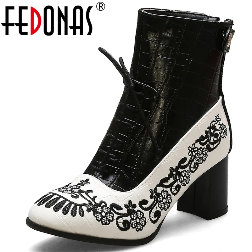

FEDONAS 2020 Popular Patckwork Pu Leather Short Boots Women Big Size Ankle Boots Zipper High Heels Basic Night Club Shoes Woman