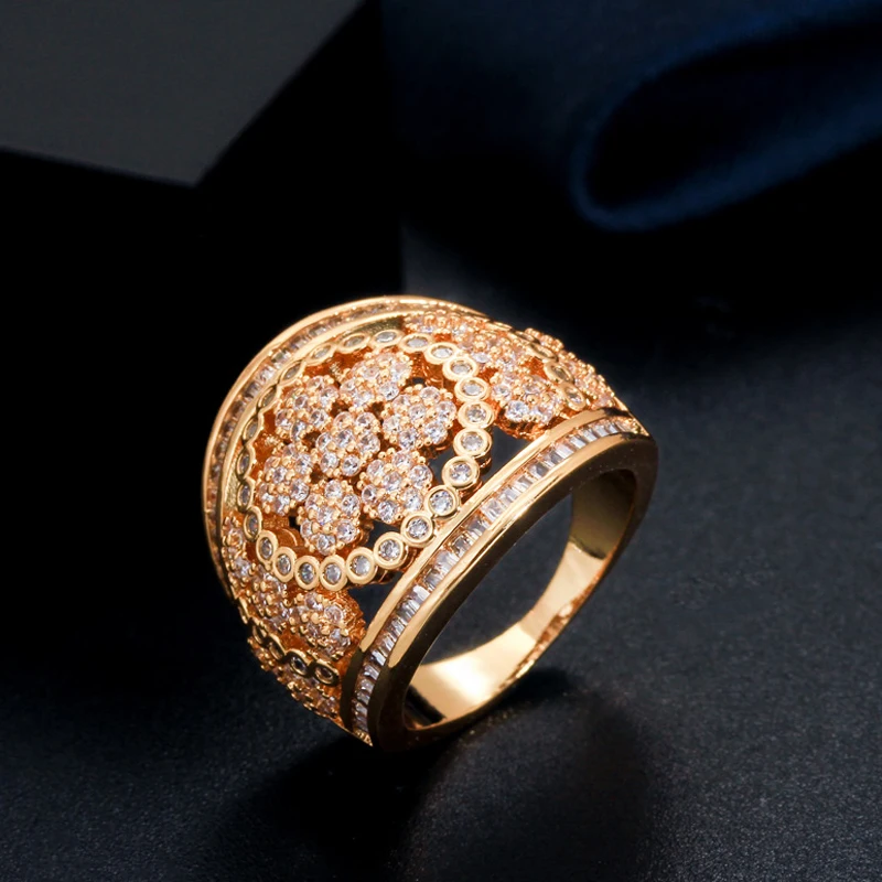 BeaQueen Round Cubic Zircon Stones Micro Paved Flower Shape Big Women Finger Rings Gold Bridal Jewelry for Engagement Party R096