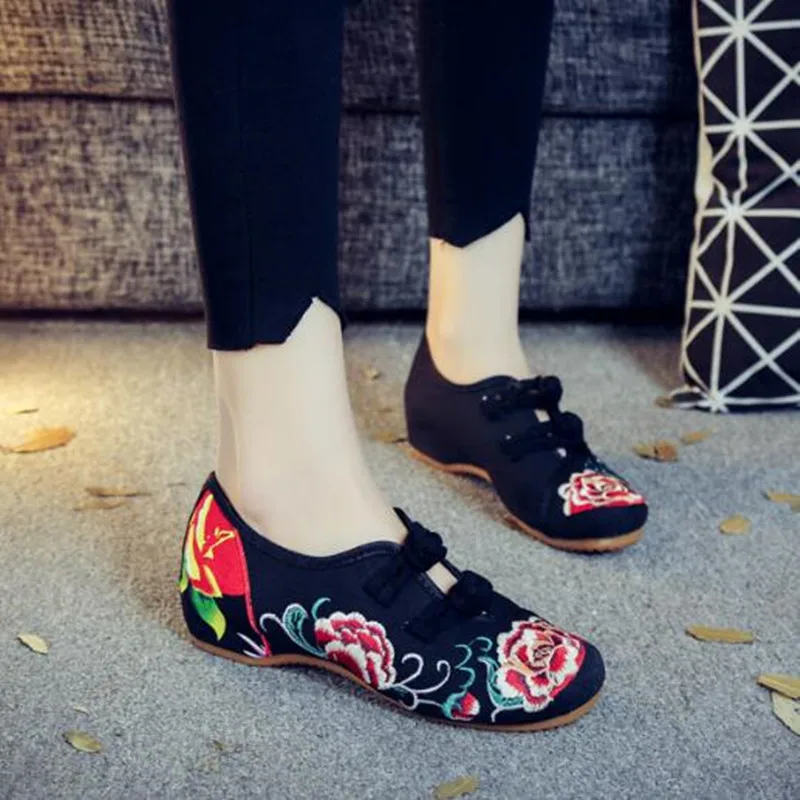 Bunga Bordir Wanita Etnis Tombol Sepatu