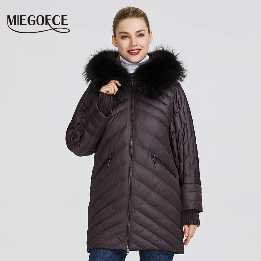 Kopen Miegofce 2019 Nieuwe Winter Vrouwen Collectie Van Jas Buitengewone Ontwerp Er Is Een Kap Met Bont Knielange vrouwen Warm Jasje