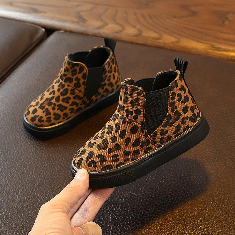 Модные осенне-зимние ботинки для мальчиков и девочек бархатные леопардовые ботинки г. Нескользящая обувь для маленьких детей Sapatos S9988