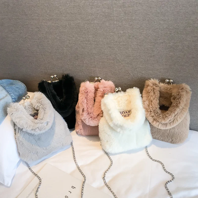 

Fashion Bag 2019 Autumn And Winter New Style Plush Lettered Clip Bag with Chain Hand Shoulder Bag Women's