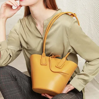 

2020 New Style Women's Cowhide Shoulder Bag Bow Lady Composite bag Elegant Leather Bucket Bag Fashion Female Drawstring Handbag