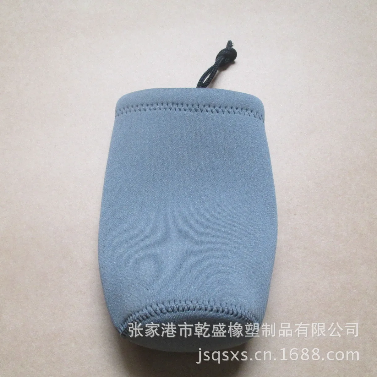 

Crimping Drawstring Bottle Cover Environmentally Friendly Neoprene Athletic Drawstring Cup Set