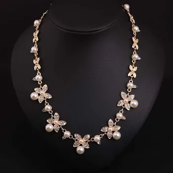 

Ladies Necklace European and American Simple Versatile Rhinestone Pearl Flower Short Clavicle Chain Women's Clothing Accessories