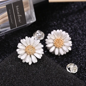 

Little Daisy Brooches for Women Cardigan Fixed Anti-Exposure Button Flower Lapel Pins Enamel Men Suit Badge Clothing Accessories