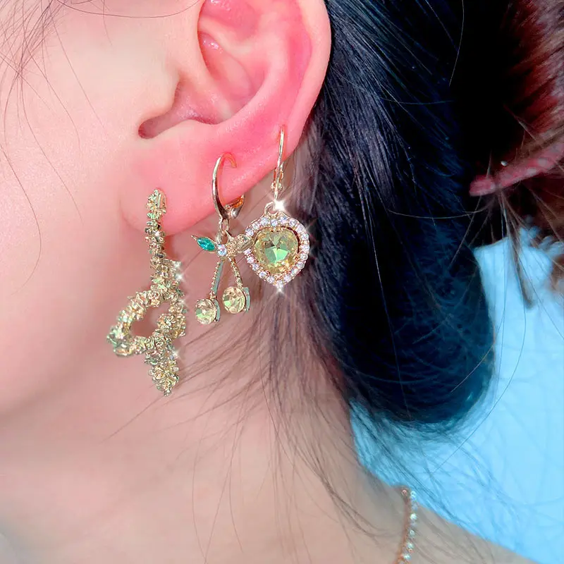 

Caraquet Fashion Personality Lovely Butterfly Stud Earring Cute Enamel Beautiful Earring For Women Trendy Alloy Jewelry Accessor