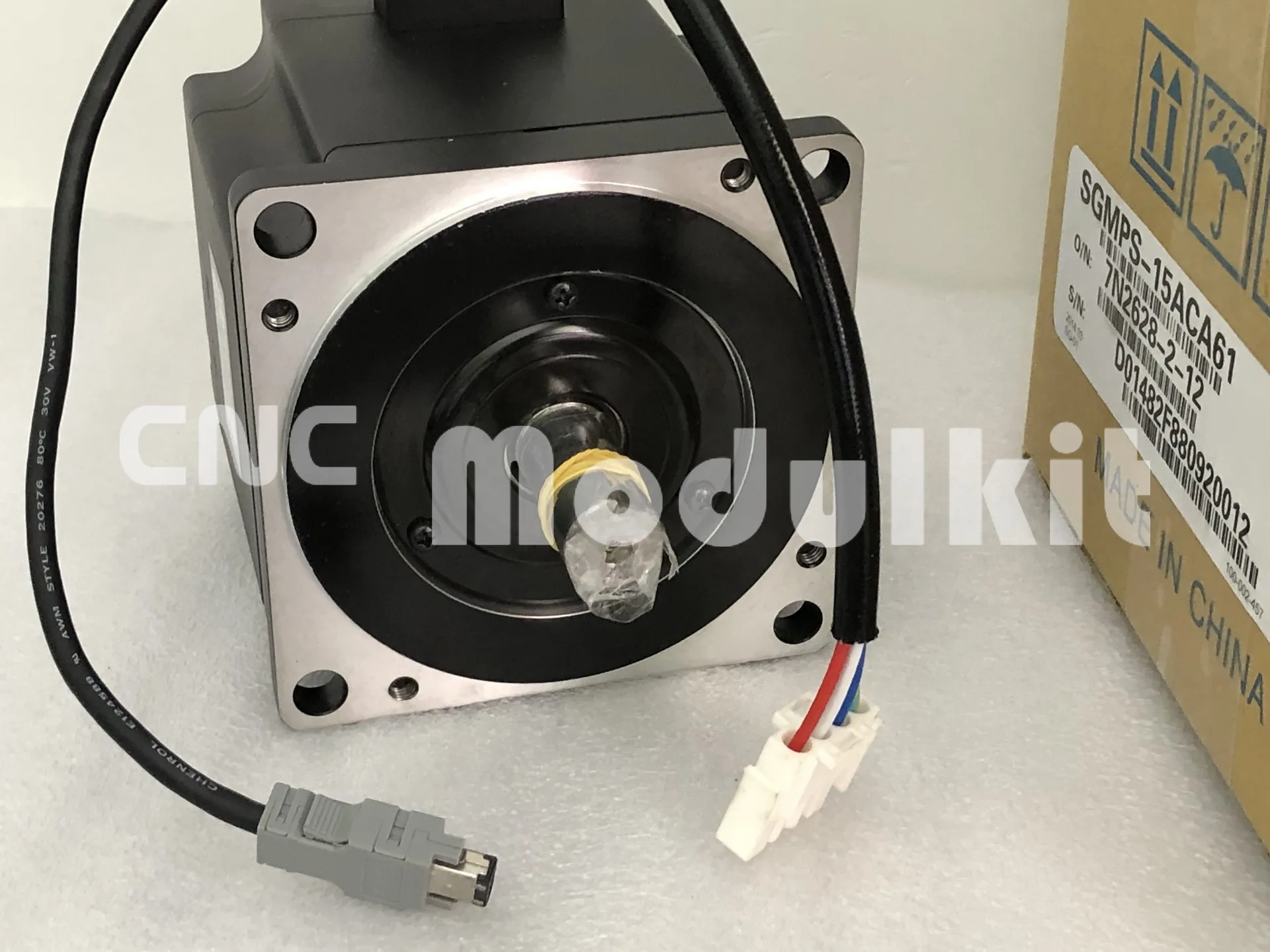 SGMP-15V316CT YASKAWA SGMAV-10A3A6S серводвигатель переменного тока с 1/1.5KW роторный двигатель