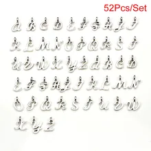 52 unids/set A-Z dijes con forma de alfabeto con forma de letra inicial, abalorios de letras con estampado a mano para collar de pulsera DIY
