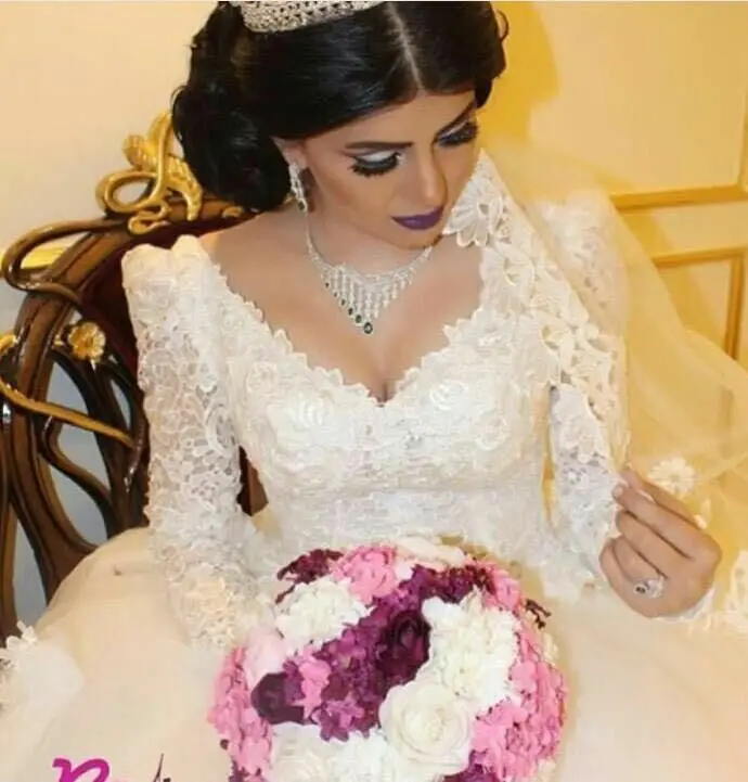 Роскошное Свадебное платье элегантное бальное с V-образным вырезом и аппликацией