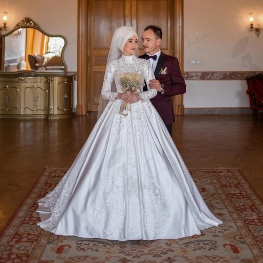 

Muslim Wedding Dress Modest Design High Neck Long Sleeve Ball Gown Lace Beaded Satin Bridal Gowns Floor Length vestido de noiva