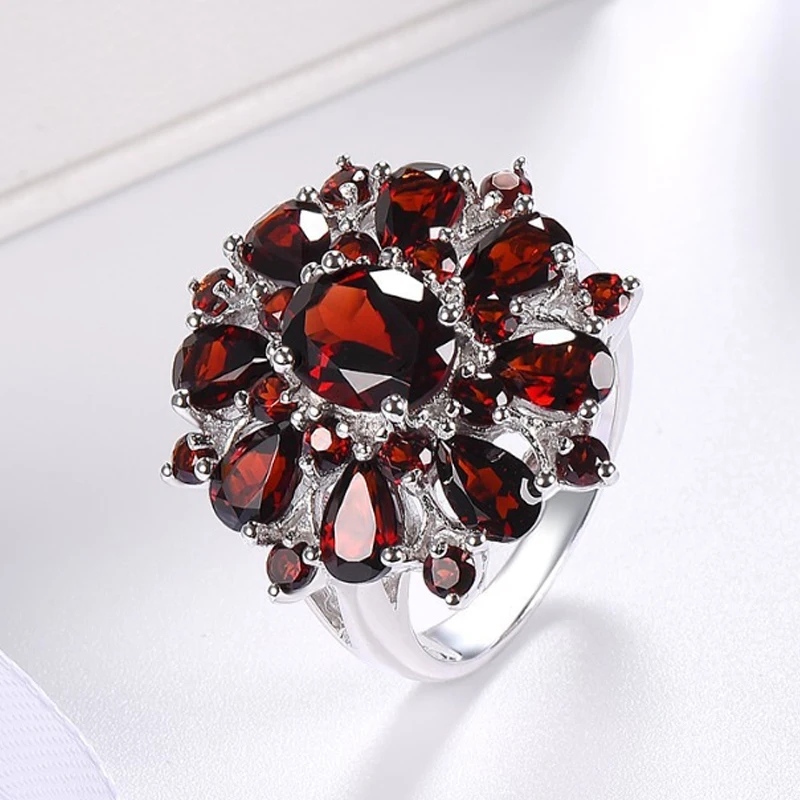 Женское ювелирное изделие элегантное серебряное кольцо с инкрустированным