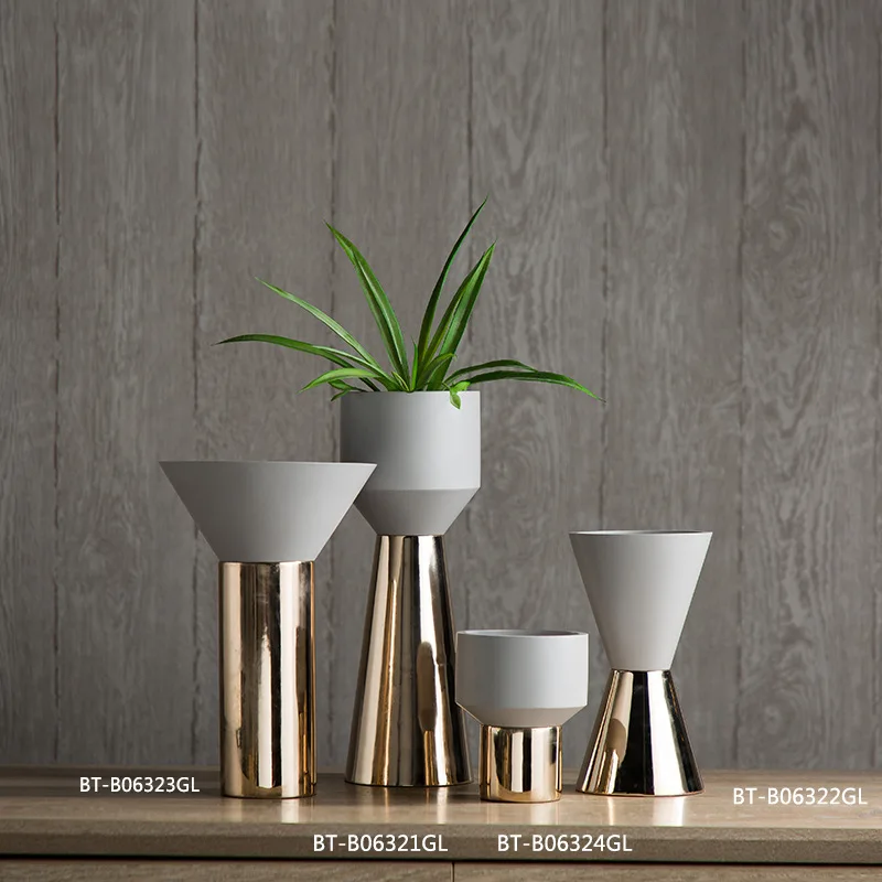 

Minimalist Modern Creative Metal Handicraft Irregular around Flower Holder Home Decorations Desktop Vase Decoration