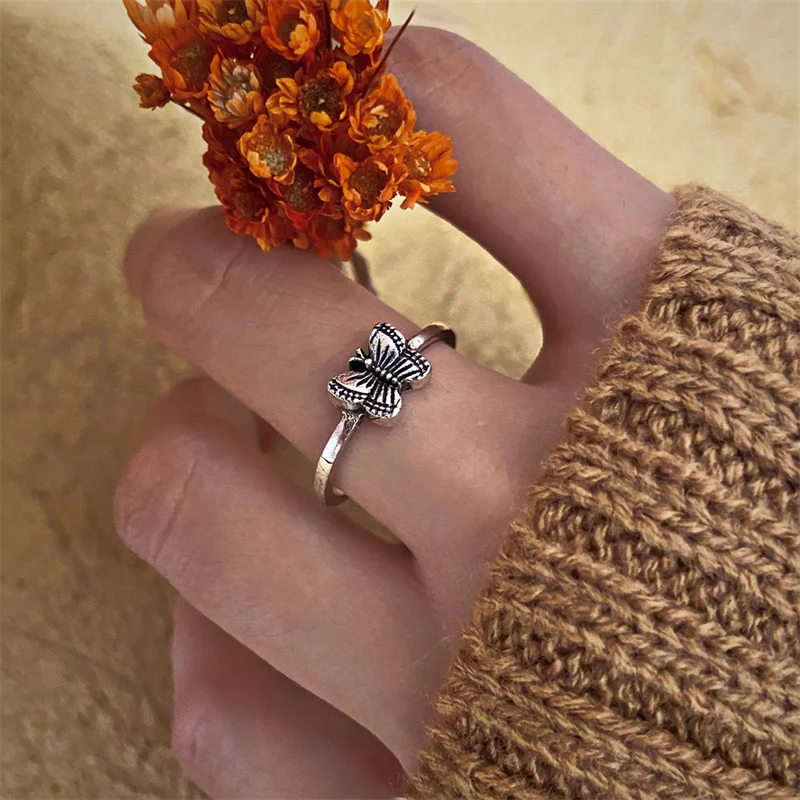 Korean Fashion Butterfly Rings for Women Punk Trendy Vintage Smooth Plum Blossom Chunky Ring Small Daisy Rings Couple Rings