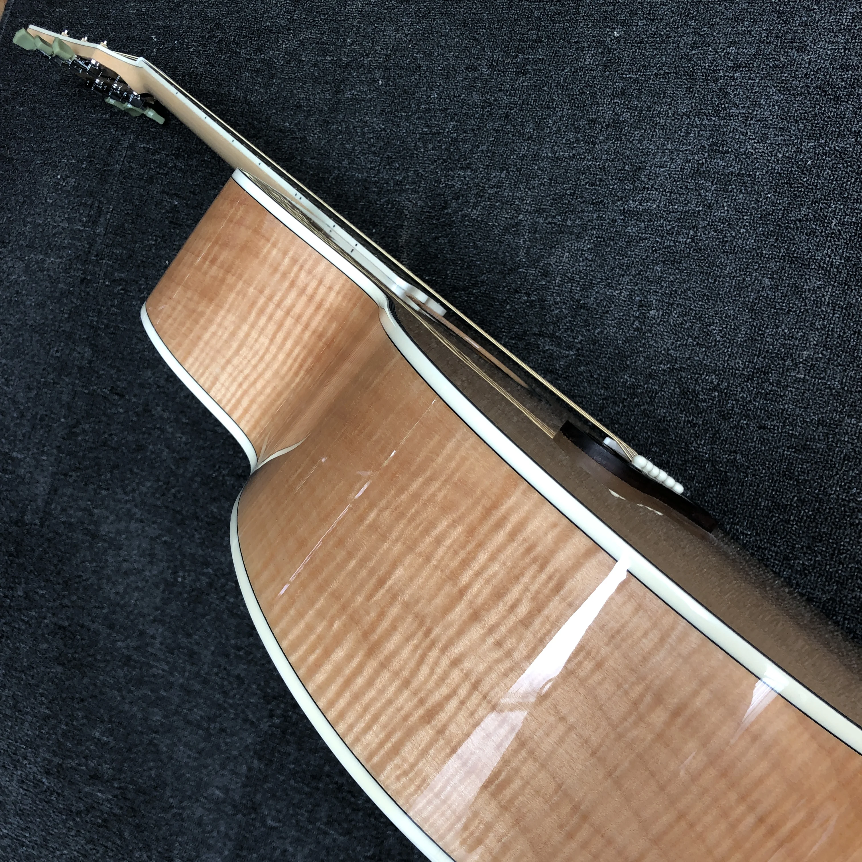 43" acoustic guitar SJ200 solid top flame maple body