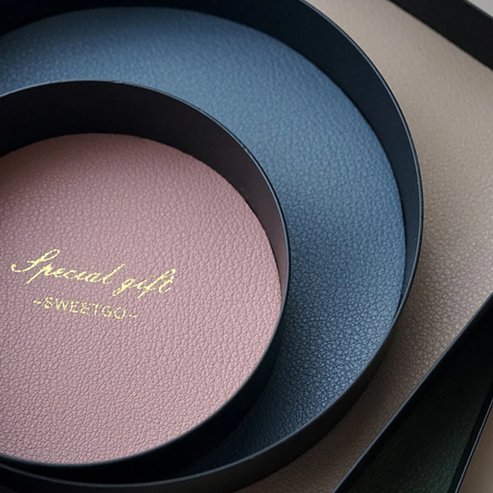 Kopen Morandi Stijl Zwarte Tray met Lederen Mat Ijzeren Plaat voor Sieraden Dessert Koffie Display Houders Creatieve Decoratie Organizer