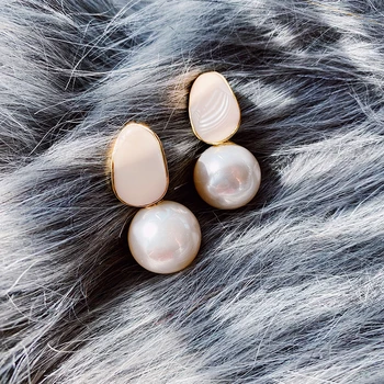 

Korean New Design Hot Sale Fashion Jewelry Elegant Dripping White Pearl Earrings Daily Party Earrings for women