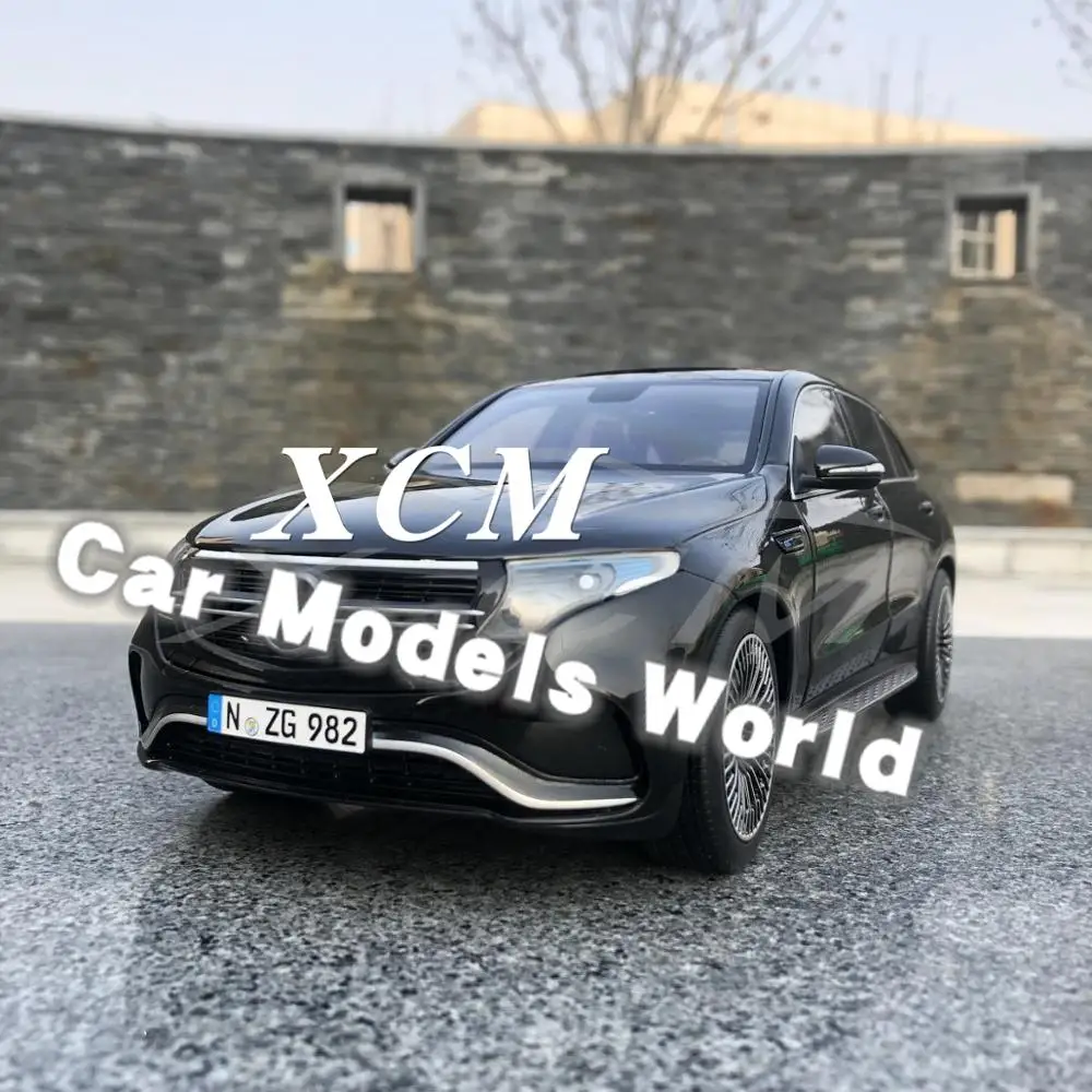Модель литая автомобиля для NZG EQC 400 1:18 (черный) + небольшой подарок! | Игрушки и