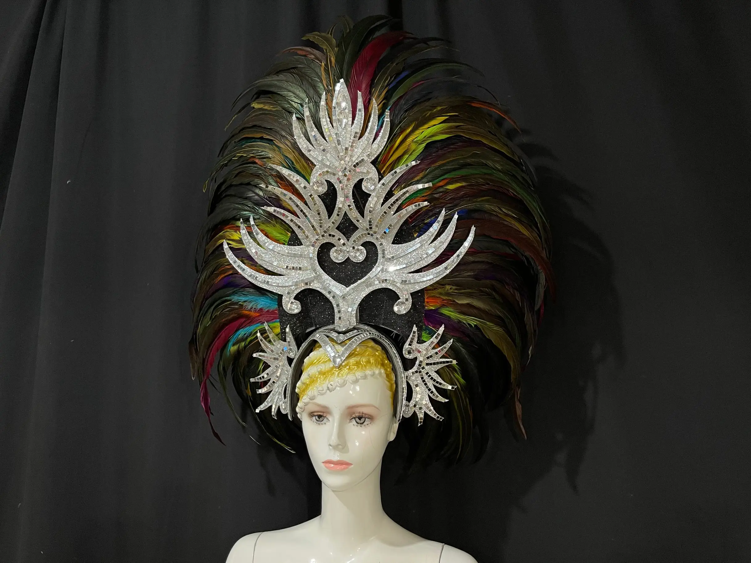 PERFORMANCE HAT MASQUERADE 