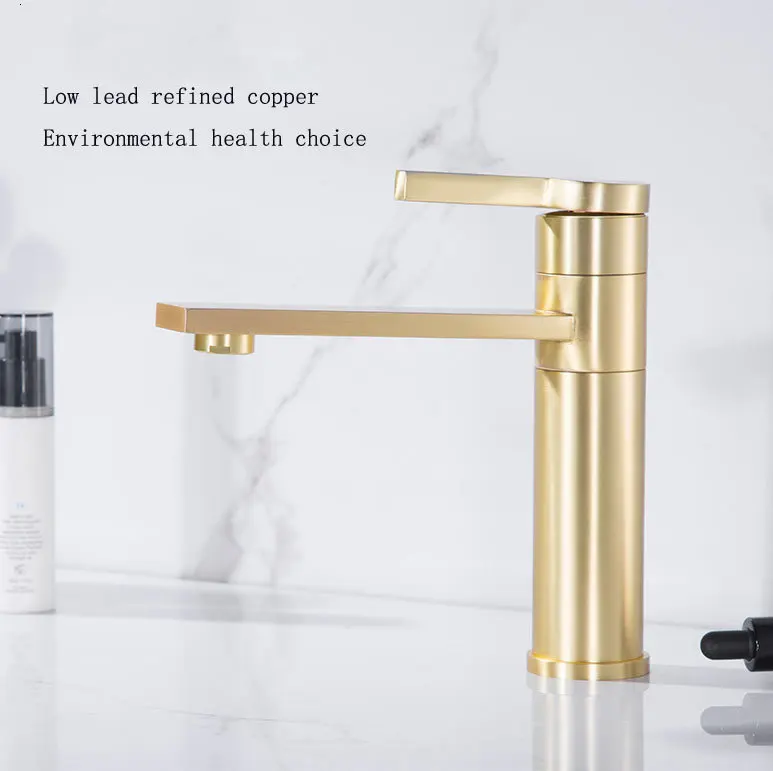 I draw golden spring, copper, refrigerated diver, golden yellow, brass, pool light, a luxurious faucet face