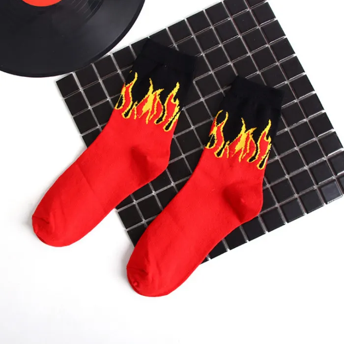 Мужские хлопковые носки, Повседневные Дышащие носки для скейтборда, мужские носки средней длины с принтом пламени NFE99