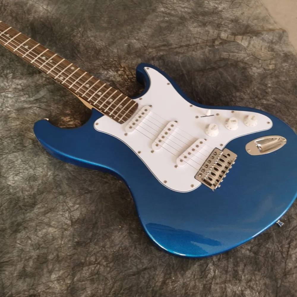 Стиль. Синяя электрогитара. Белая накладка, ручная работа 6 стингов gitaar. Реальные фотографии