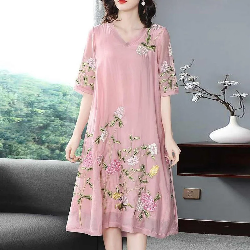 

Chinese Stlye Women Embroidery Dresses 2021 Summer New Temperament Loose Vintage V-Neck Big Swing Female Dress AD2030