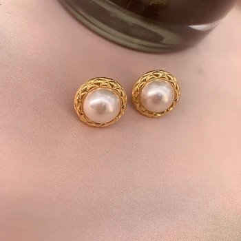 

Simple button shape Pearl Stud Earring temperament retro pattern Earrings high-level sense versatile women