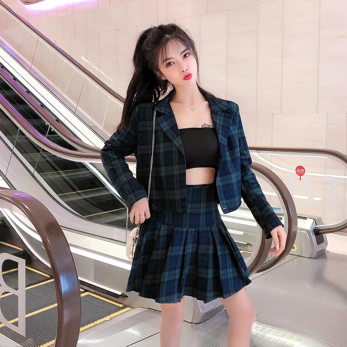 

2019 Autumn New Women's Two-piece Korean Fashion Casual Slim Plaid Short Suit + Pleated Skirt 2 Piece Set Women Single Button