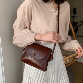 

Net red on the new texture female bag 2020 new Korean version of the fashion texture messenger bag wild small square bag