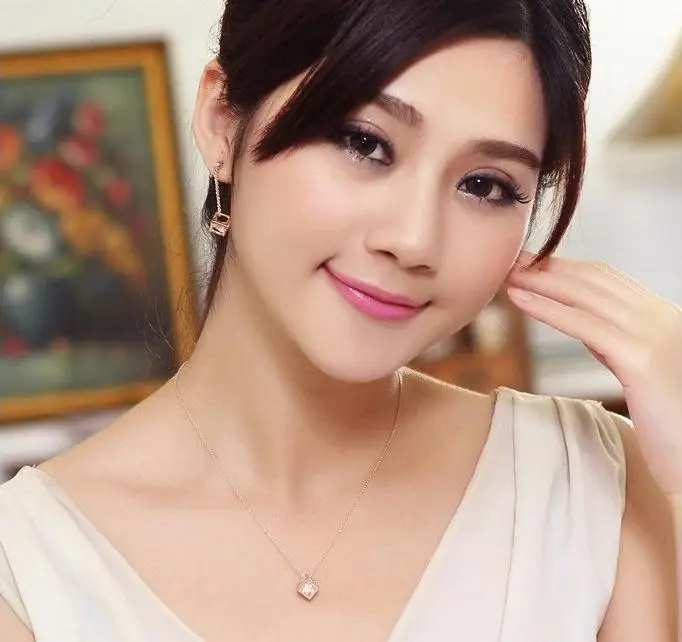 Корейская Новая мода Горячая цепь кристаллические стразы квадратный кулон сплав кулон ожерелье ювелирные изделия для женщин