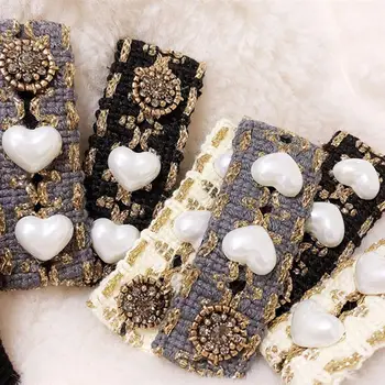 

1Pc Fashion and Creative Heart Shaped Bobby Pins Stylish Pearl Hair Clip Chic Hairpin Girls Side Barrette(Beige)