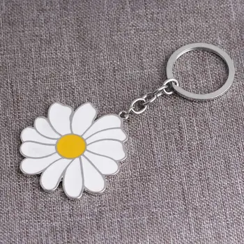 

Cute Little Daisy Keychain Keys Women DIY Metal Keyring Jewelry Bag Zinc Alloy Car Key Ring Flower Key Chains For Lovers