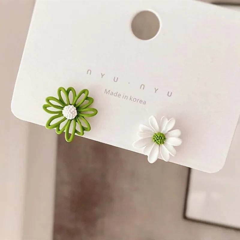 small daisy earrings female hollow flower earrings sun flower earrings chrysanthemum petals Korean version