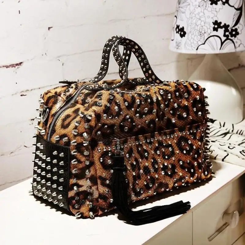 

2019 Fashion new Women leopard Diamond Handbags female bag Korean Designer shoulder bag rivet Crossbody Tote Bags c207